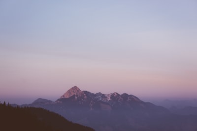 山阿尔卑斯山的风景摄影
